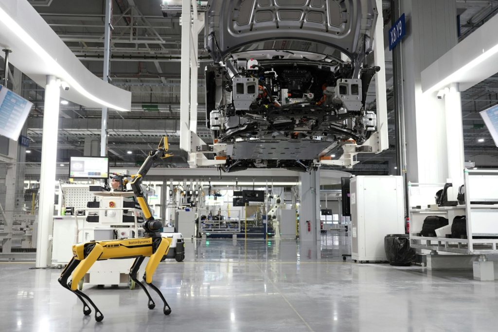Future Factories: How IoT and Bespoke Software Are Transforming UK Manufacturing