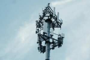 a tall antenna tower
